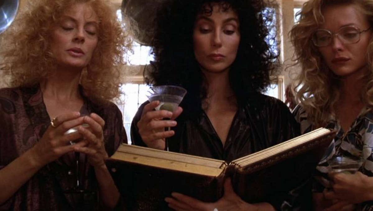 88. THE WITCHES OF EASTWICK (1987)From the director of MAD MAX and BABE: PIG IN THE CITY comes this raunchy tale of 3 women and their boyfriend, the devil.This film is more horror fantasy than pure horror, and is funny too. An all star cast you can’t go wrong with. #Horror365