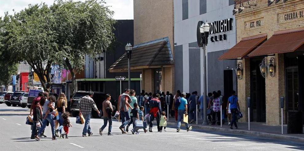 Cientos de menores indocumentados llegan a un centro de convenciones en EE.UU.
elperiodicolatino.com/2021/03/29/cie…  #elperiodicolatino