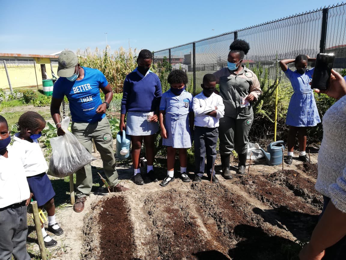 CapeTimesSA's tweet photo. THE CAPE TIMES CELEBRATES 145 YEARS! 🎉
In celebration of our 145th birthday, today we give back by teaching the learners of Sosebenza Primary School how to start their very own vegetable garden! 🥬🍅
#capetimes #birthday #celebration #giveback https://t.co/hFyOzycyVe
