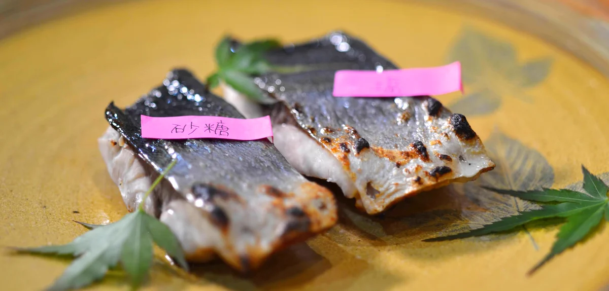 知ってた？魚の塩焼を作る時、塩をふるよりも「砂糖」の方が美味しく出来るって。