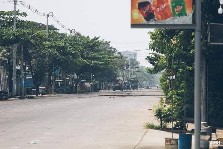 MmLanghua's tweet photo. Tw // blood
In #SouthDagon Tsp, Yangon, due to terrorist forces' massive shooting, one was shot dead and at least 3 people injured.

JUNTA MASSACRE
#WhatsHappeningInMyanmar
#Mar29Coup https://t.co/VciBITylQ1