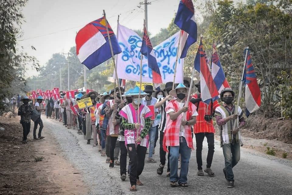 MmLanghua's tweet photo. Approximately 2000 locals and ethnic Karen youths joined protests in Paung township, Mon state.

JUNTA MASSACRE
#Mar29Coup
#WhatsHappeningInMyanmar https://t.co/Mlna241BRa