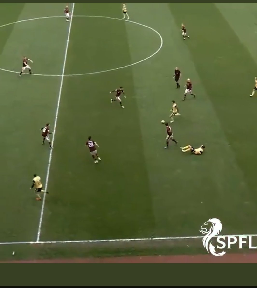 iain_mac's tweet image. This is how we "got a reaction" from the Brora game. Defensive shape at the 2nd goal that an under 7s team would be mortified by.

#neilsonout