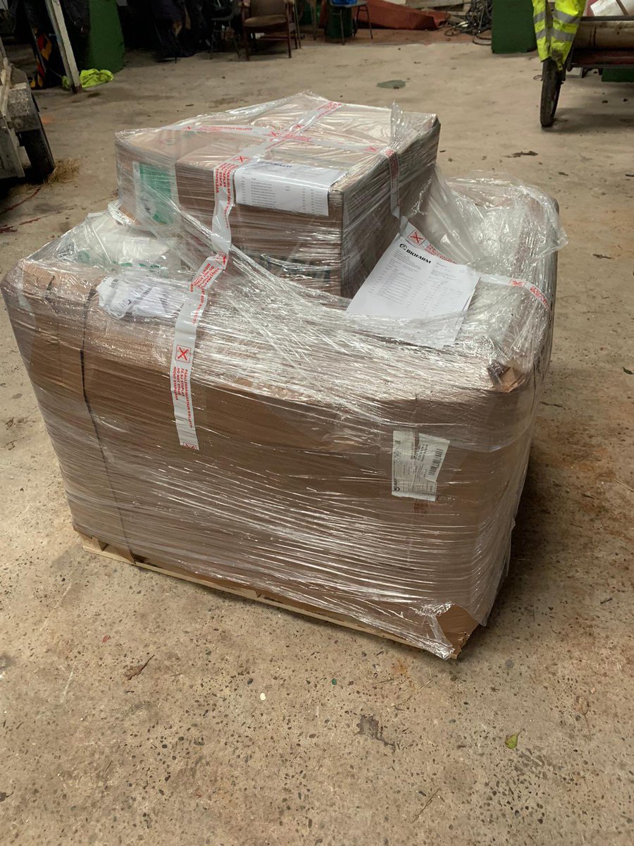IrishTrotting's tweet photo. @Biofarmoy’s Black Horse order has arrived at Dunmanway! A massive thank you to all the Irish Harness Racing Association members who supported our partner who continues to show their commitment in helping grow Harness Racing in Ireland! 🐴❤️

#BlackHorse #HorseFeed #IrishHarness https://t.co/l5IpAIoCe3