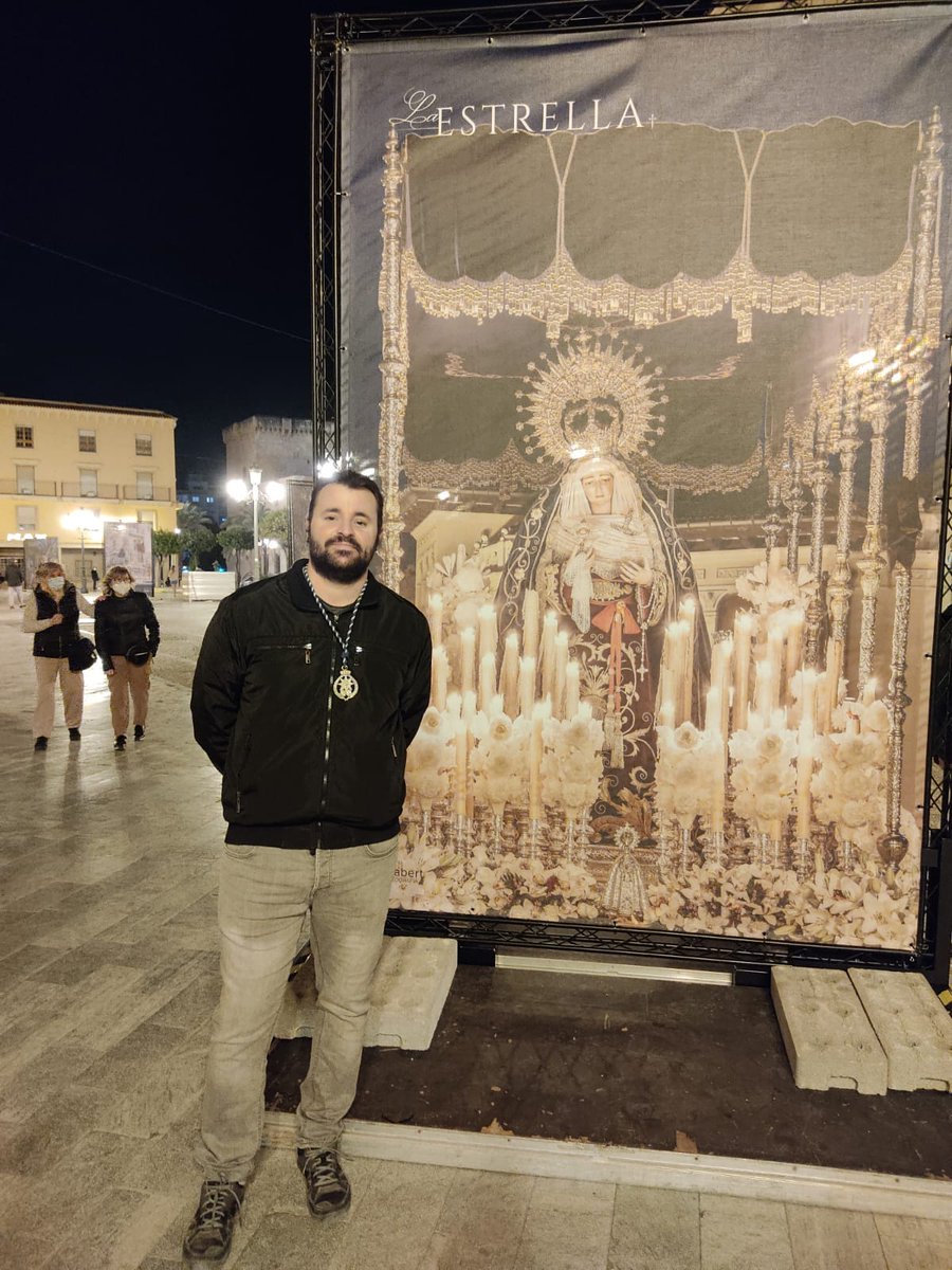 Aquí os dejamos el testimonio  de los que os habeis hecho las fotos con vuestros familiares y con Nuestros Titulares en la Exposición de la Junta Mayor, los Pasos en la calle.