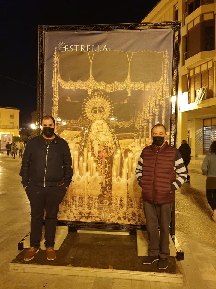 Aquí os dejamos el testimonio  de los que os habeis hecho las fotos con vuestros familiares y con Nuestros Titulares en la Exposición de la Junta Mayor, los Pasos en la calle.