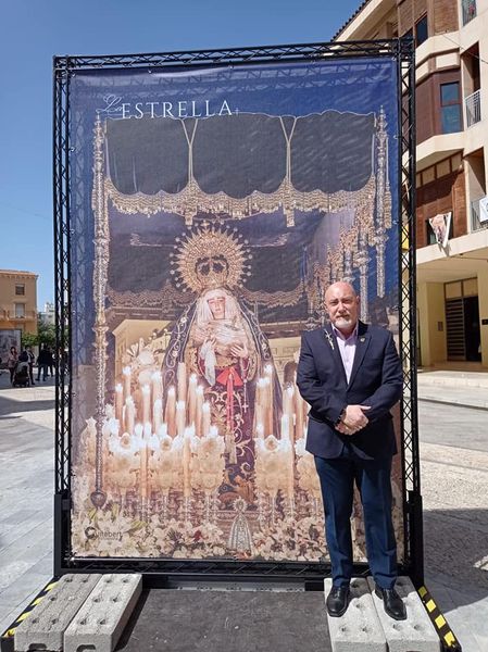 Aquí os dejamos el testimonio  de los que os habeis hecho las fotos con vuestros familiares y con Nuestros Titulares en la Exposición de la Junta Mayor, los Pasos en la calle.