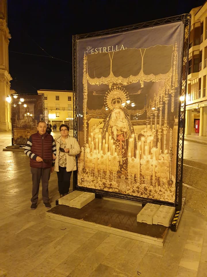 EstrellaHdad's tweet photo. Aquí os dejamos el testimonio  de los que os habeis hecho las fotos con vuestros familiares y con Nuestros Titulares en la Exposición de la Junta Mayor, los Pasos en la calle. https://t.co/XeneqA645u