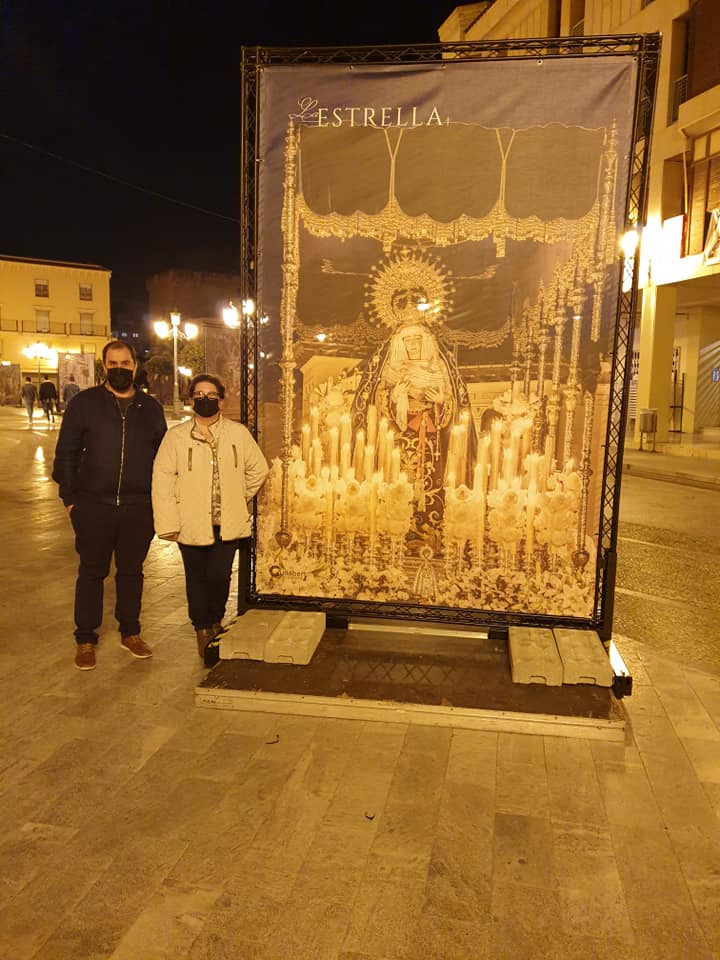 EstrellaHdad's tweet photo. Aquí os dejamos el testimonio  de los que os habeis hecho las fotos con vuestros familiares y con Nuestros Titulares en la Exposición de la Junta Mayor, los Pasos en la calle. https://t.co/XeneqA645u