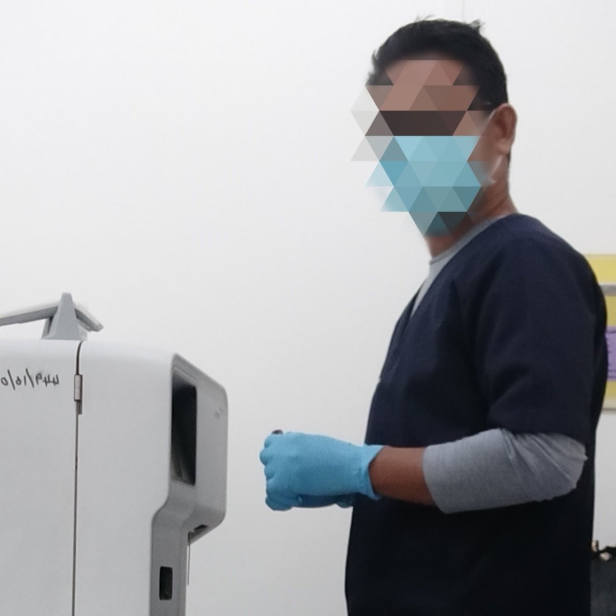 އަހަންނަކީ "ފޭސްލެސް ވޮއިސްލެސް" މީހަކަށް ވީތީ، ވަޒީފާގައި ލިބެންޖެހޭ ސަލާމަތާއި ރައްކާތެރިކަން އަދި އެކަށީގެންވާ މުސާރައެއް ވަޒީފާގެ އޮނިގަނޑެއް ނެތި މަސައްކަތްކުރާތާ 8 އަހަރު.
<a href="/MaldivesHPU/">Maldives Health Professionals Union (MHPU)</a> <a href="/iameeru/">Ibrahim Ameer 🇵🇸</a> <a href="/presidencymv/">The President's Office</a> <a href="/KerafaNaseem/">Ahmed Naseem</a> <a href="/SalleHoarafushi/">Ahmed Saleem</a> <a href="/MohamedNasheed/">Mohamed Nasheed</a> <a href="/PSIglobalunion/">Public Services International @psiglobalunion.bsky</a>