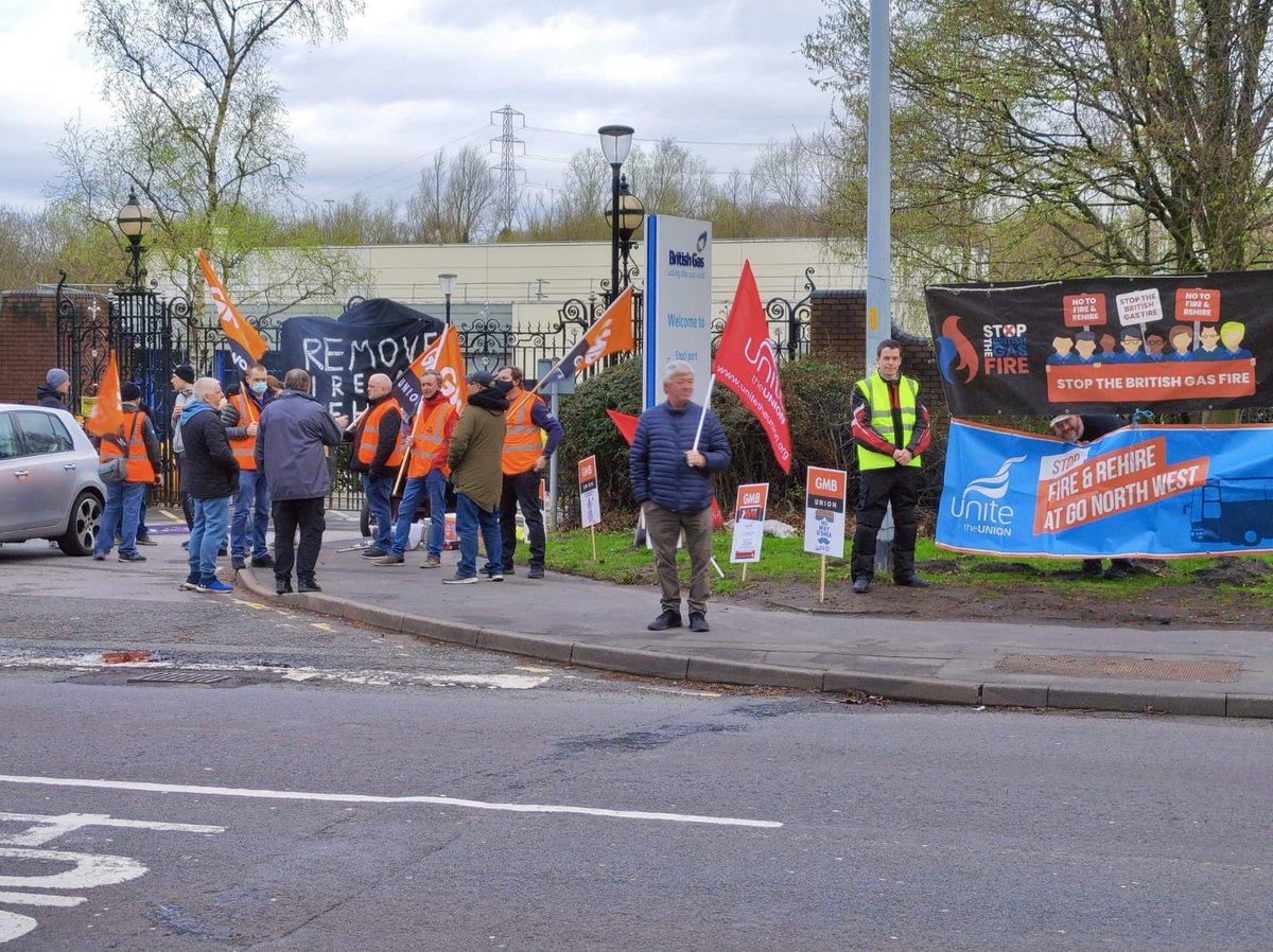 Unite_NorthWest's tweet photo. Our @gnwbus members standing in solidarity with @GMB_union members from @BritishGas in Stockport this morning who are also under the threat of #FireAndRehire.

It is time the Government stepped in and outlawed this barbaric practice.

#ManchesterBusStrike #BritishGasStrike ✊ https://t.co/y9Ong7hsq7