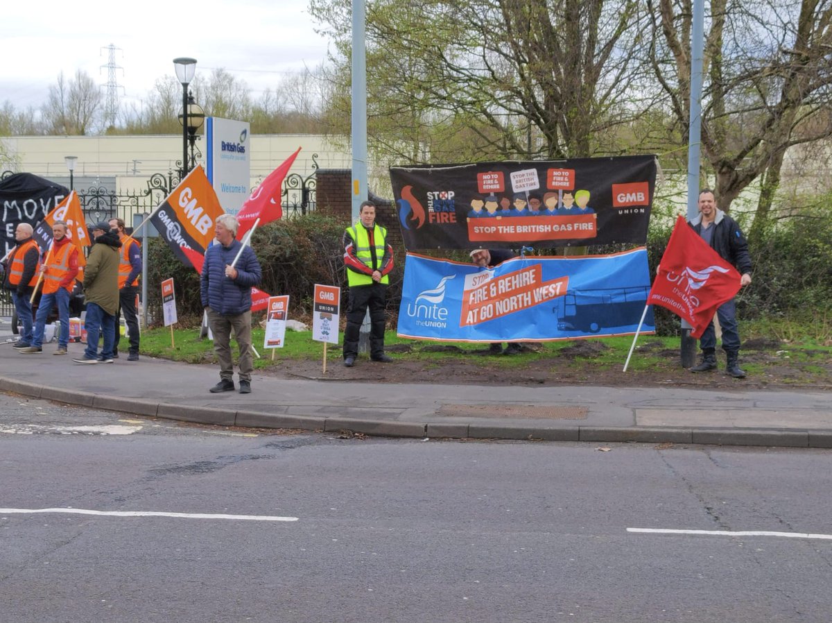Unite_NorthWest's tweet photo. Our @gnwbus members standing in solidarity with @GMB_union members from @BritishGas in Stockport this morning who are also under the threat of #FireAndRehire.

It is time the Government stepped in and outlawed this barbaric practice.

#ManchesterBusStrike #BritishGasStrike ✊ https://t.co/y9Ong7hsq7