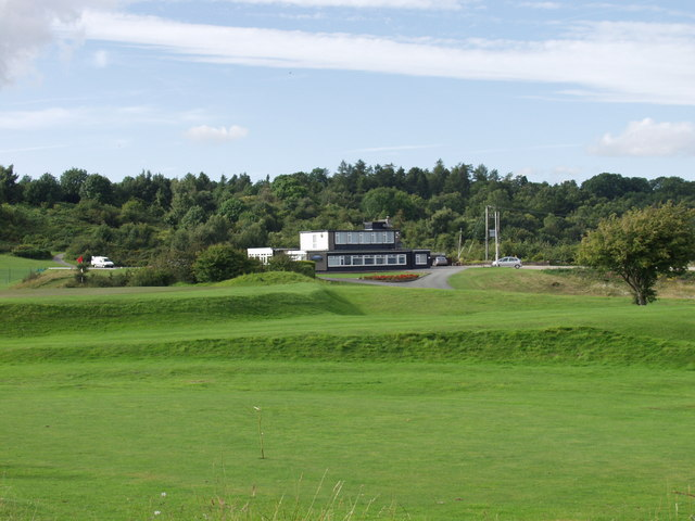 OwenPaterson's tweet photo. Ludicrous statements from the Labour administration in Wales.
They say Shropshire people can't attend cross-border @Llanymynechgolf Club, yet people in Wales can cross to the club’s entrance in Shropshire!
My constituents should be free to enjoy safe exercise and fresh air today https://t.co/ukKV5eMJ3V