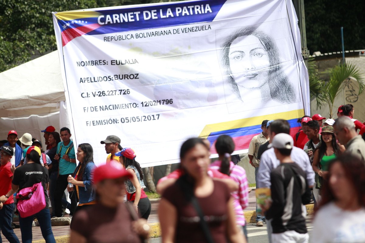 A través del <a href="/CarnetDLaPatria/">Carnet de la patria</a> buscamos mejorar todo el sistema de articulación, para garantizar cada vez mayor atención a cada comunidad, fortaleciendo la comunicación directa con cada jefa y jefe de familia. 

Carnet de la patria #CuídateDeLaCovid19 #29Mar