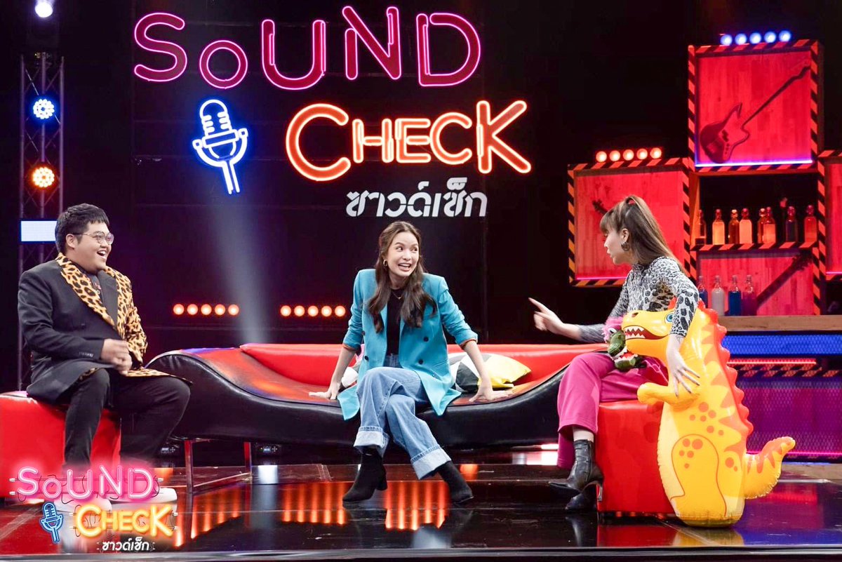 Official_Yingts's tweet photo. 🎤 รู้ไหมมันคงเหงามากเลยในคืนนี้ เพราะว่าคงจะคิดถึงเธอทุกนาที... 🎼 ,, ถ้าไม่อยากเหงาคืนนี้ ต้องรอดู "หญิง ลินทร์พิตา" 💗 ใน Sound Check 5 ทุ่มตรง ทางช่องวัน31 ห้ามพลาดดดดด!!!! #SoundCheck #ช่องวัน31 #linpitaying 
Cr : Sound Check https://t.co/FpL4cCnRGx