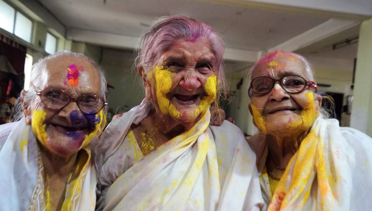 guwahatiplus's tweet photo. #PHOTO | Holi celebration at Mother Old Age Home, #Guwahati. 

#Holi2021 #Holi https://t.co/UdQb3PEelC