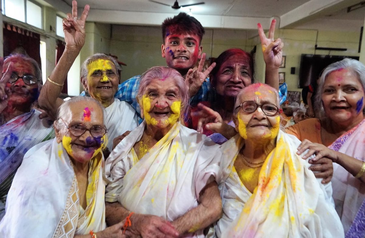 guwahatiplus's tweet photo. #PHOTO | Holi celebration at Mother Old Age Home, #Guwahati. 

#Holi2021 #Holi https://t.co/UdQb3PEelC