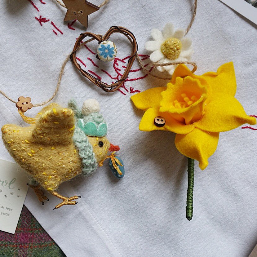 WildandWool's tweet photo. I am parcelling up the last two Easter chick garlands today ready for my customers for Easter. Hope you all have a good week ��💛
#handmade #Eastergarlands #needlefelted #Easterdecoration #eachoneunique #choosewool #madeinBath https://t.co/TiZYRWt2ls