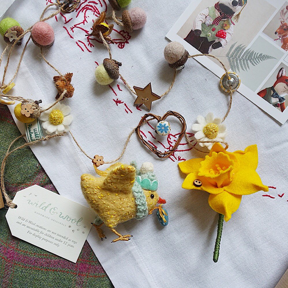 WildandWool's tweet photo. I am parcelling up the last two Easter chick garlands today ready for my customers for Easter. Hope you all have a good week ��💛
#handmade #Eastergarlands #needlefelted #Easterdecoration #eachoneunique #choosewool #madeinBath https://t.co/TiZYRWt2ls