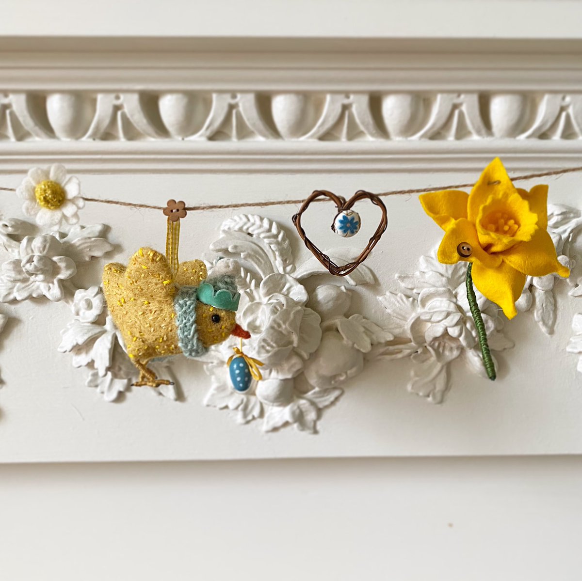 WildandWool's tweet photo. I am parcelling up the last two Easter chick garlands today ready for my customers for Easter. Hope you all have a good week ��💛
#handmade #Eastergarlands #needlefelted #Easterdecoration #eachoneunique #choosewool #madeinBath https://t.co/TiZYRWt2ls