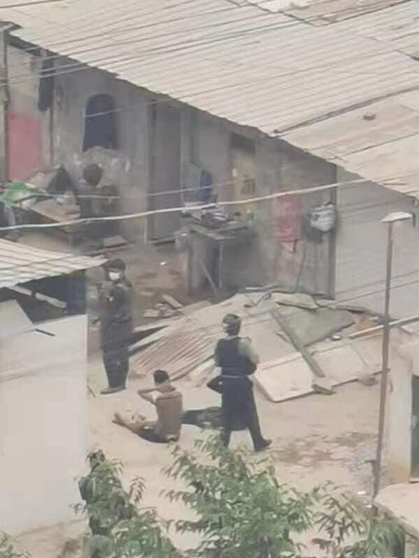 nslwin's tweet photo. Muse, Shan State:

Terrorists (#Myanmar security forces) abducted about 20 people in  Muse Township, Myanmar-China border town. 

Terrorists are also searching residences one by one. CCTV cameras used in city areas are also being destroyed.

#WhatsHappeninglnMyanmar #Mar29Coup https://t.co/EbfZ4nuNvn