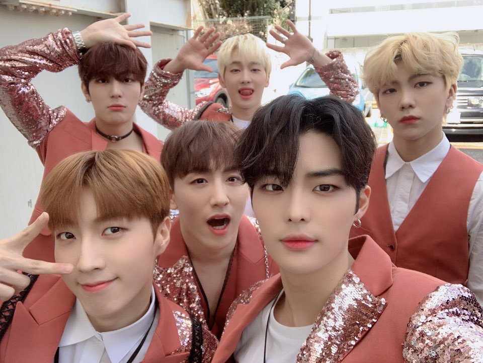Earthmoon36's tweet photo. アルゴンと会えてとても幸せ🍀でした🥰最後のステージからちょうど１年が経ちましたね🌼
今もとても恋しいです🥺😭
私にとって人生で辛かったときに出逢ってステージでたくさんの笑顔をくれました❤️これからも忘れないよ🥺思い出と共にここにいます❤️
#ARGON  
#카인 #하늘　#로엘
#여운 #곤　#재운 https://t.co/dVtasQukJ0
