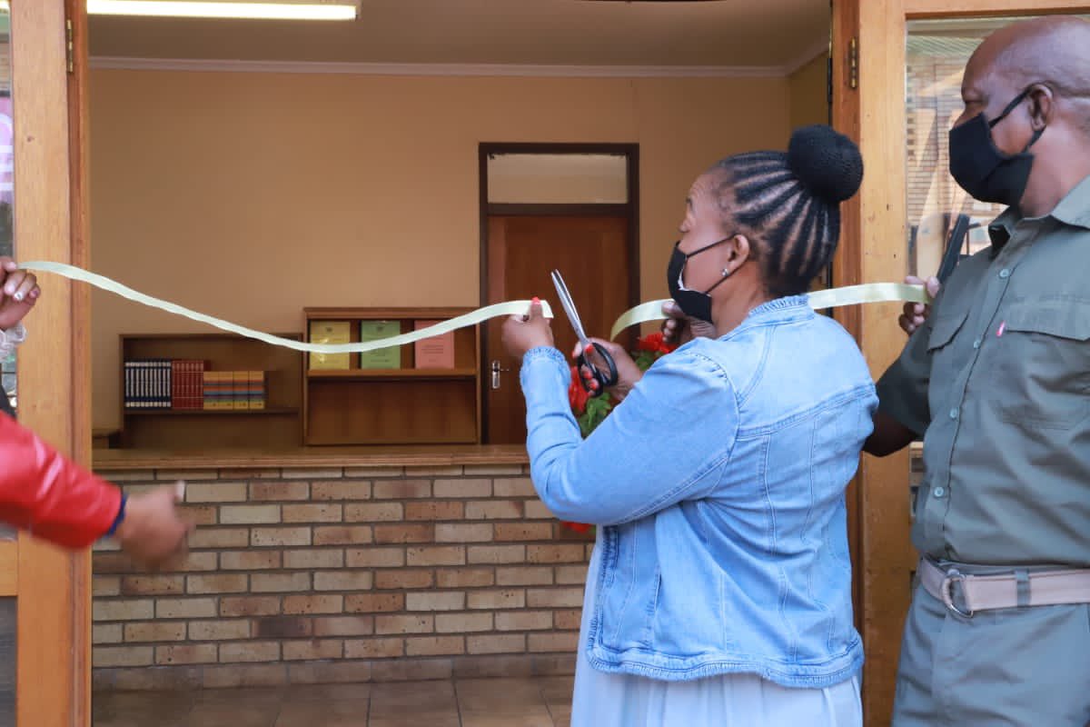 CommsZA's tweet image. The Deputy Minister proceeded to Huhudi Secondary School ,which received a cyberlab and smart devices from #LiquidTelecom . #DCDT