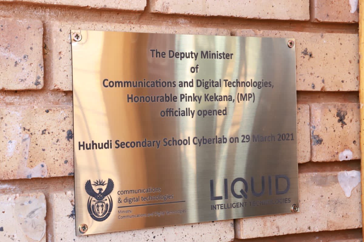 CommsZA's tweet image. The Deputy Minister proceeded to Huhudi Secondary School ,which received a cyberlab and smart devices from #LiquidTelecom . #DCDT
