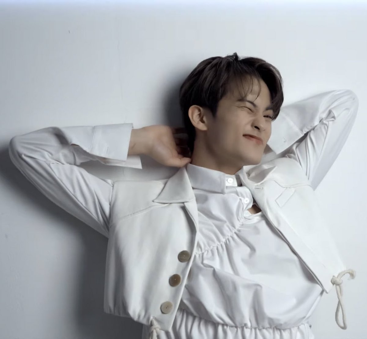 marklovesnow's tweet photo. 이케 깜찍한 필승자세는 또 첨이넹 .,,, https://t.co/r7EJD10iPb