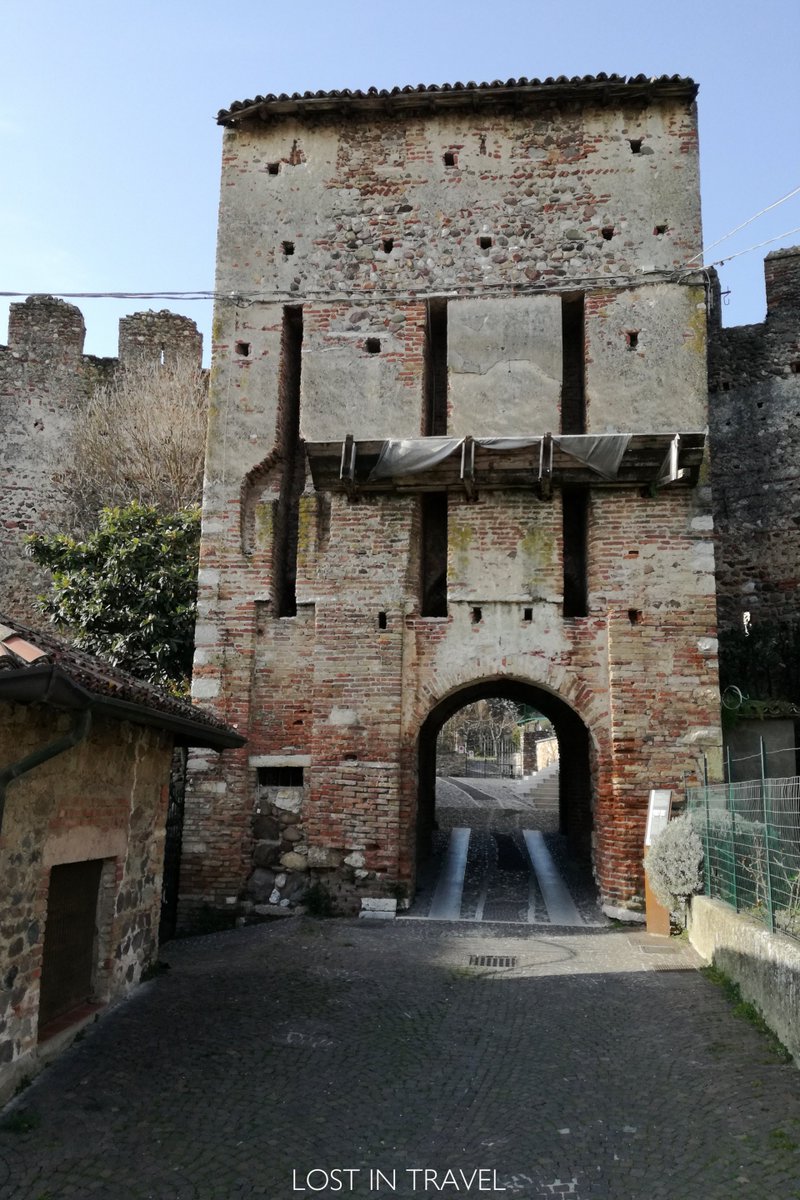 LostInTravel_nv's tweet photo. 🇮🇹 Monzambano: sviluppata sulle colline e tra i vigneti, ospita un bellissimo centro città ed un Castello dell'XI secolo

#italy #Travel #castle #mantova #pic

🇬🇧 Monzambano: developed on the hills and among the vineyards, it has a beautiful city center and an 11th century Castle https://t.co/Vwr31CskXA