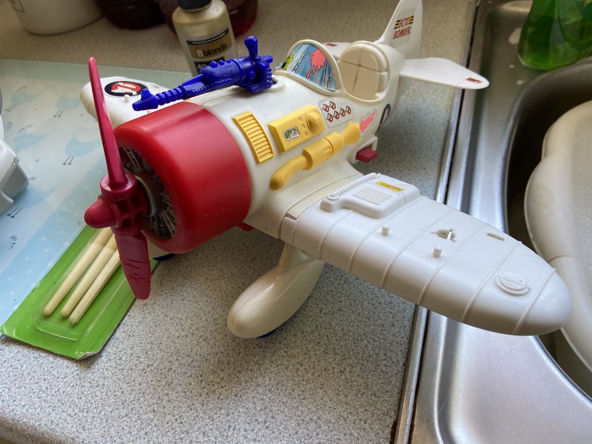 SupernerdsT's tweet photo. Ecto bomber is gunna get cleaned down today and whitened while the sun is kinda out
#ectobomber #retrotoys #Ghostbusters #kennerghostbusters https://t.co/ZW1GdpkRst