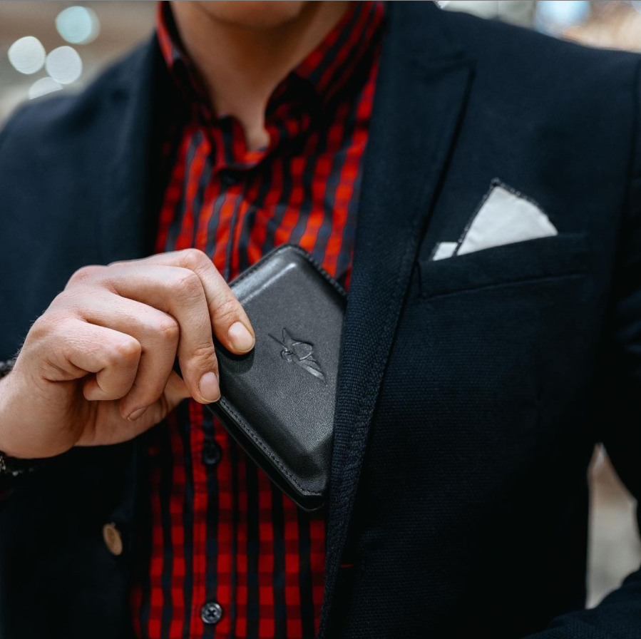 Smart wallet as your Look.👌🏼
.
.
#smartwallet #menswallet #cardwallet #slimwallet