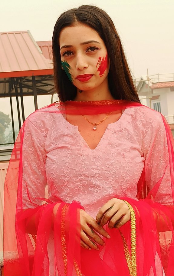 NabeenaPanta's tweet photo. Happy Holi😍😍 https://t.co/PxaDTON2dm
