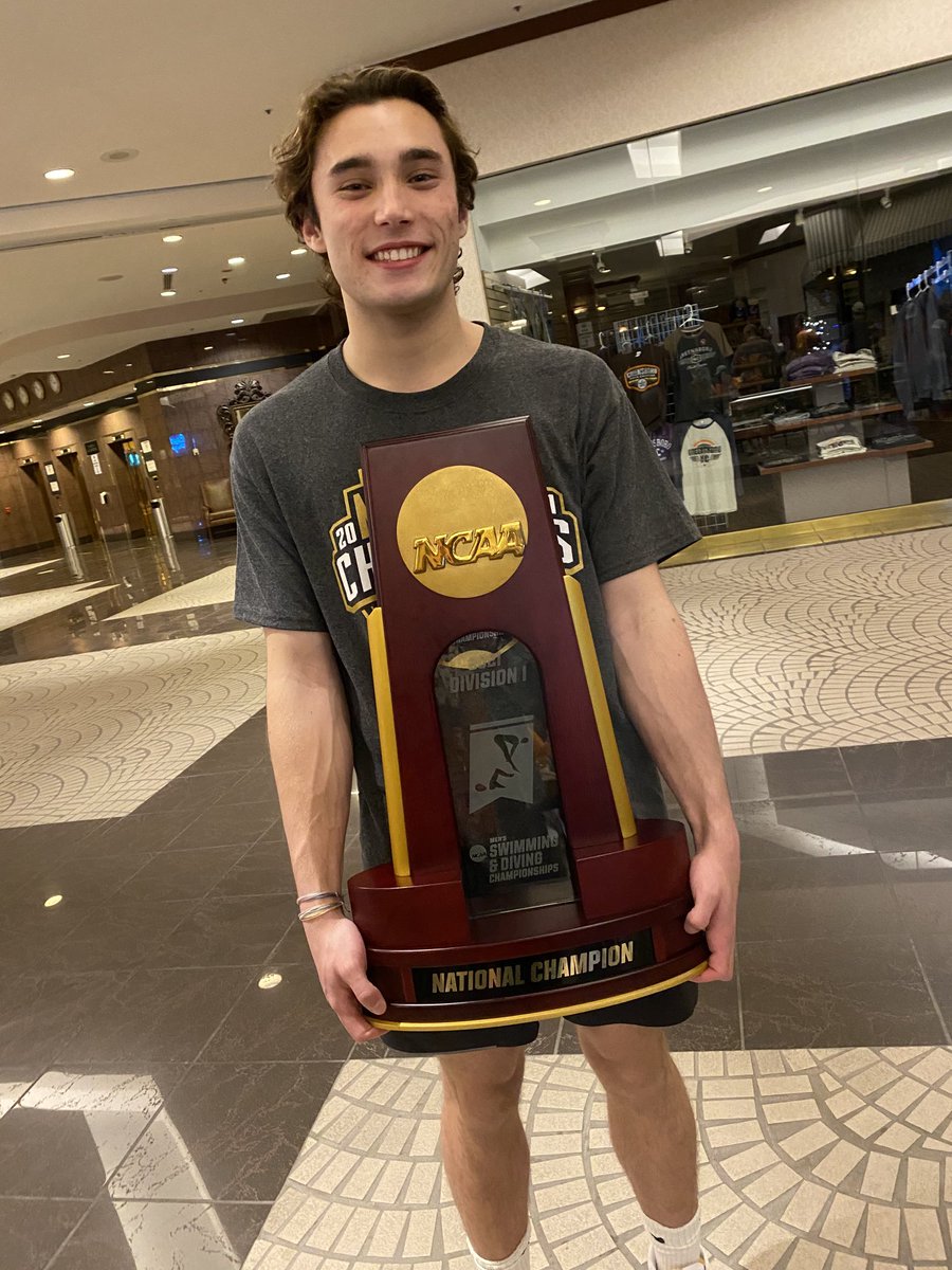 ehsmenswim's tweet photo. WOW thats a huge trophy!! We want to express HUGE congrats to @bmccourtt ‘20 on an outstanding freshman year. NCAA Qualifier, All American Honorable mention, Texas national CHAMPS!! #hookem 🤘🟧⬜️ https://t.co/sIgQ9Xuj2F