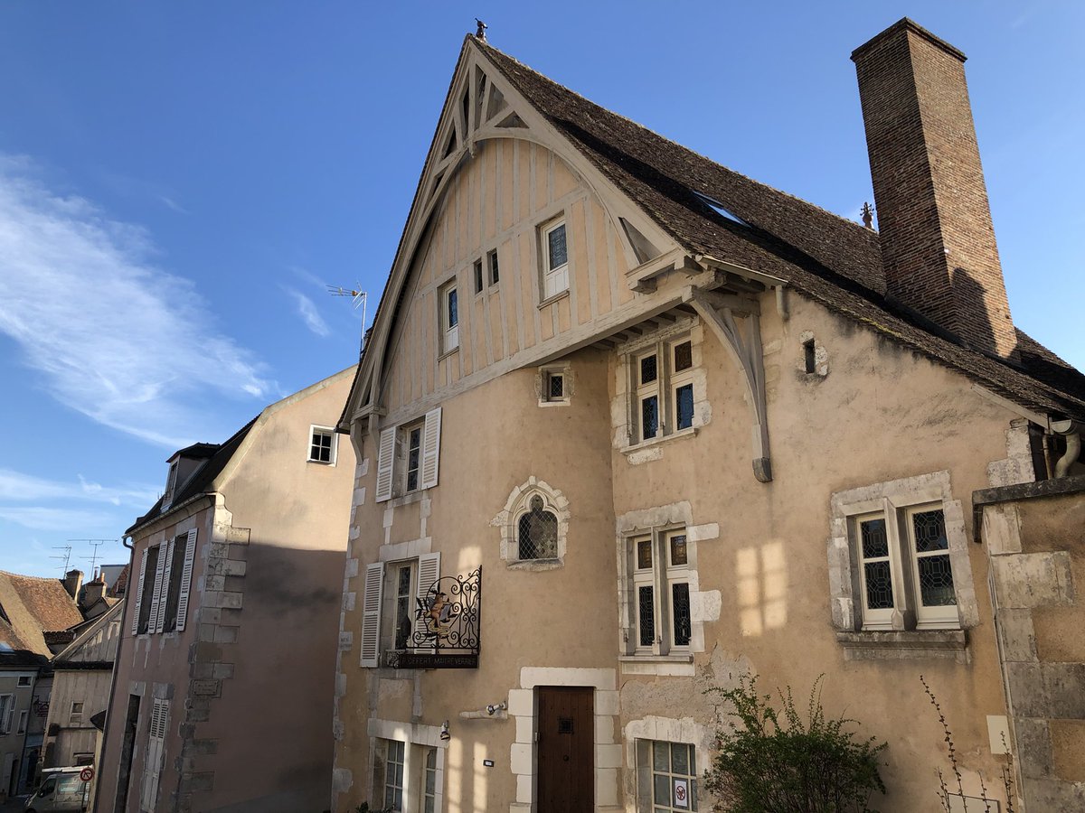 ValThomas5's tweet photo. Je vous dévoile notre Pigeonnier, un appt de 2 ch. idéalement situé au cœur du centre historique d’Auxerre dans une magnifique maison du Moyen Âge ! 
L’endroit idéal pr décompresser pour vos prochaines vacances ! 
+ d’infos https://t.co/Rt8FtSjEC5

@YonneTourisme @BFC_Tourisme https://t.co/3KYHL3tt7j