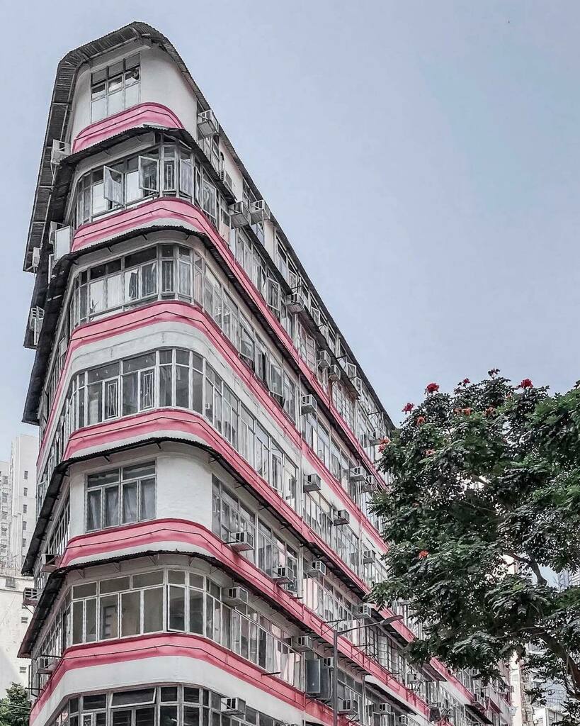 Repost @leochiudesign
・・・
Color moment #wanchai #lookup #灣仔 #architecture  #streetsnap #oldbuilding #architecturephotography #architecturelovers #building #buildingphotography #lightandahadow #streetphotography #urbanphotography #hkphotography #f… instagr.am/p/CNAEufRDtWJ/