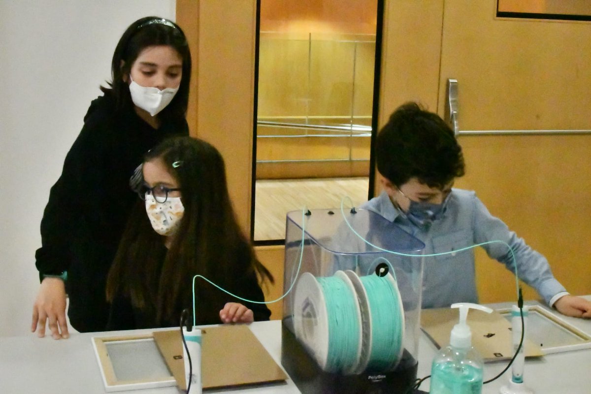 FundacioFidem's tweet photo. Els guanyadors del #PremisFIDEM20 'Infants i Joves' ja han gaudit de la seva visita al @CosmoCaixa!
'Equip Escuts', el grup guanyador, va visitar les instal·lacions, per seguir coneixent les professions #STEM https://t.co/GyMyZEbbGd