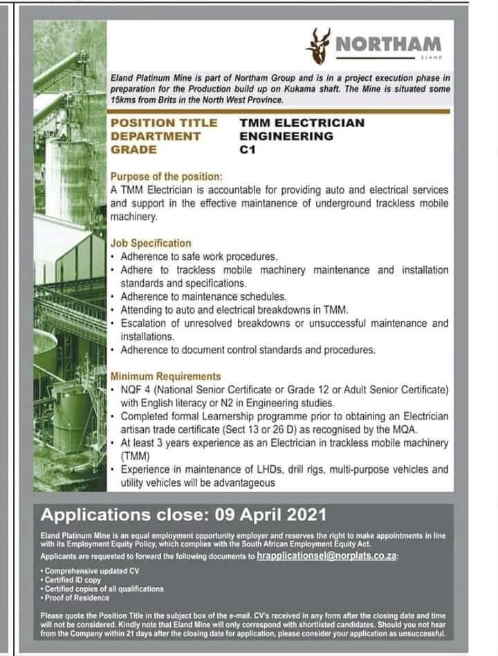 FuzileMazo's tweet photo. Happy Monday Everyone
I come bearing vacancies
Puff and pass
#VacancyDrive https://t.co/oQhq0nM0Mn