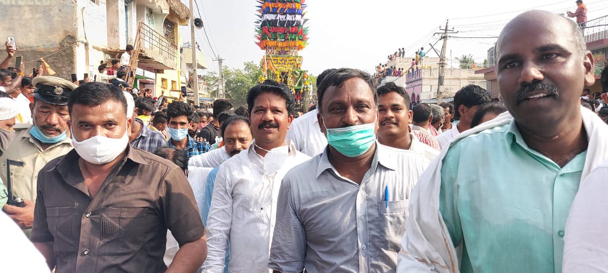 Raghumurthy_INC's tweet photo. ಕೊರೋನಾ ಸುರಕ್ಷತಾ ಕ್ರಮಗಳ ನಡುವೆ ನಿರಾಂತಕವಾಗಿ ನೆರವೇರಿದ ಚಿತ್ರದುರ್ಗದ ನಾಯಕನಹಟ್ಟಿಯ ಶ್ರೀಗುರುತಿಪ್ಪೇರುದ್ರಸ್ವಾಮಿ ಜಾತ್ರಾ ಮಹೋತ್ಸವದಲ್ಲಿ ತೇರು ಎಳೆಯೋ ಮೂಲಕ ದೇವರ ಕೃಪೆಗೆ ಪಾತ್ರನಾದೆನು. 

#ನಮ್ಮಚಳ್ಳಕೆರೆ #ಚಳ್ಳಕೆರೆವಿಧಾನಸಭಾಕ್ಷೇತ್ರ #ನಮ್ಮಚಿತ್ರದುರ್ಗ #chitradurga #congress #chitradurgacongress #ಜಾತ್ರಾ #ಮಹೋತ್ಸವ https://t.co/RtBihmae42