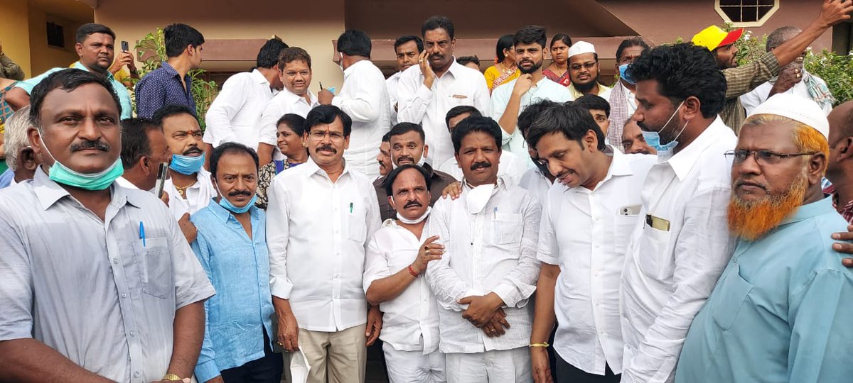 Raghumurthy_INC's tweet photo. ಕೊರೋನಾ ಸುರಕ್ಷತಾ ಕ್ರಮಗಳ ನಡುವೆ ನಿರಾಂತಕವಾಗಿ ನೆರವೇರಿದ ಚಿತ್ರದುರ್ಗದ ನಾಯಕನಹಟ್ಟಿಯ ಶ್ರೀಗುರುತಿಪ್ಪೇರುದ್ರಸ್ವಾಮಿ ಜಾತ್ರಾ ಮಹೋತ್ಸವದಲ್ಲಿ ತೇರು ಎಳೆಯೋ ಮೂಲಕ ದೇವರ ಕೃಪೆಗೆ ಪಾತ್ರನಾದೆನು. 

#ನಮ್ಮಚಳ್ಳಕೆರೆ #ಚಳ್ಳಕೆರೆವಿಧಾನಸಭಾಕ್ಷೇತ್ರ #ನಮ್ಮಚಿತ್ರದುರ್ಗ #chitradurga #congress #chitradurgacongress #ಜಾತ್ರಾ #ಮಹೋತ್ಸವ https://t.co/RtBihmae42