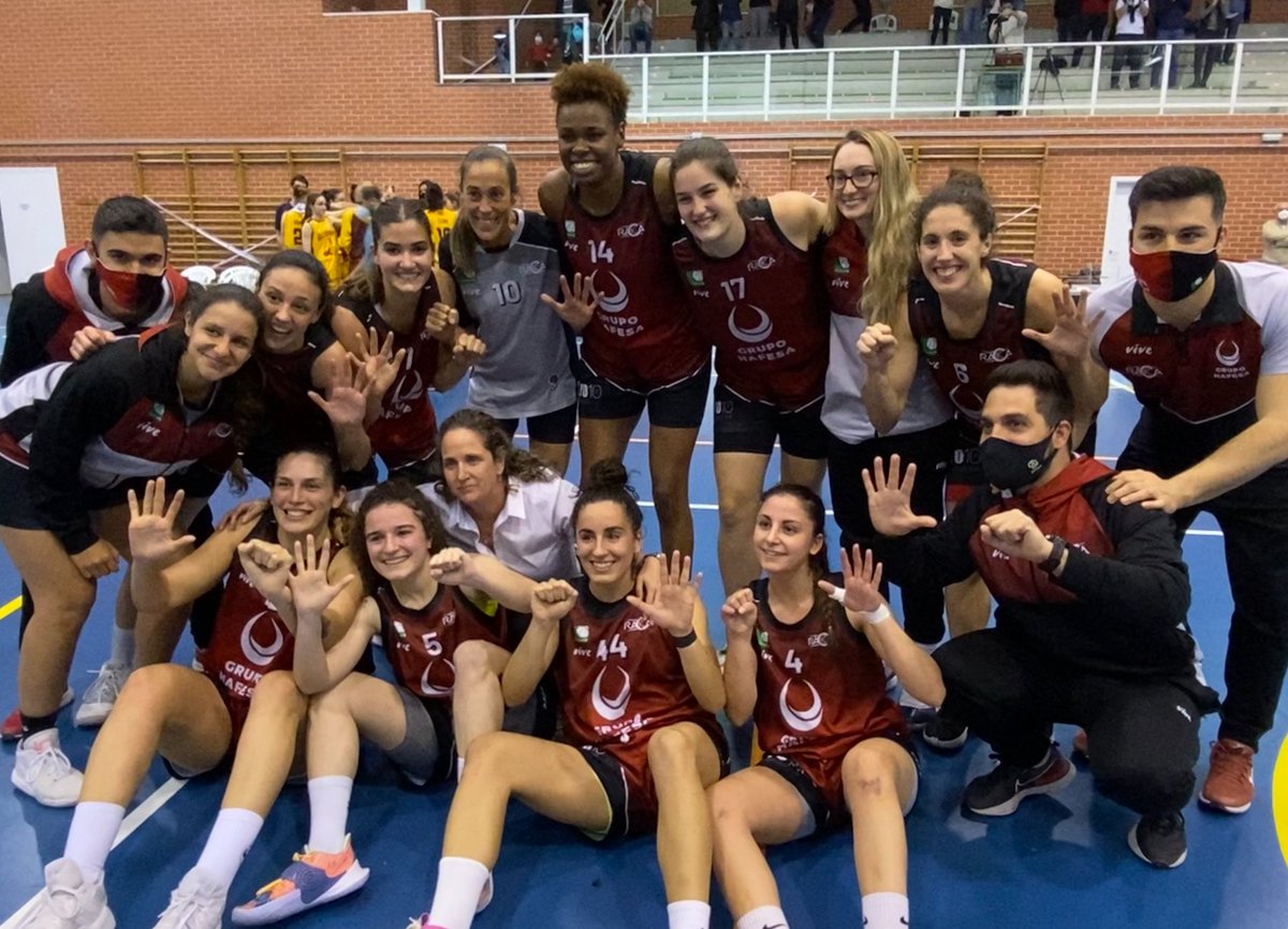 CDRaCa's tweet photo. 💭¡No estamos soñando!
El Grupo Hafesa Granada estará la próxima temporada en la Liga Femenina 2 Pro y ha cerrado el año como el mejor equipo andaluz de la competición. ¡¡ENHORABUENA EQUIPO!!
#OrgulloRACA💪🏀
#LF2Pro https://t.co/djy1iJfbLM