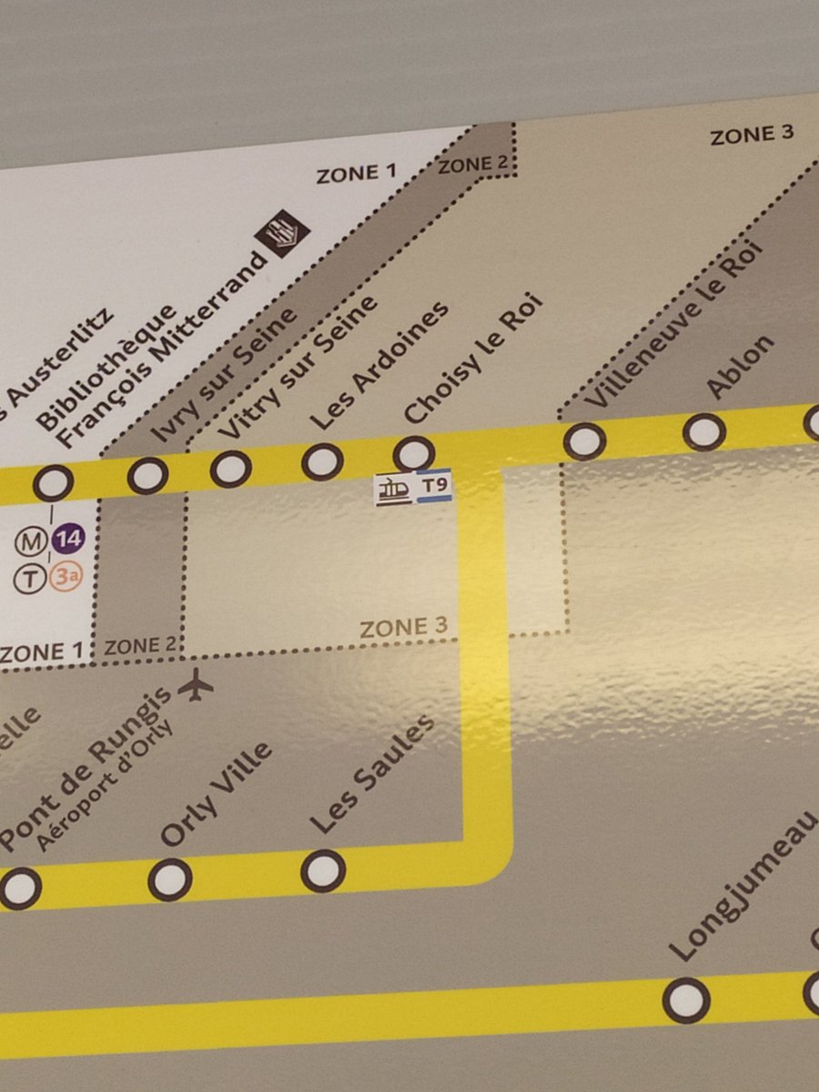 Reshybraz91's tweet image. Dites @RERC_SNCF c'est bien beau d'indiquer la correspondance avec @T9_IDFmobilites a choisy le roi mais :
1) vous l'avez oublié à les saules
2) ça fait totalement dégueulasse. Faudrait peut être changer entièrement les plans au lieu de rajouter par dessus les anciens