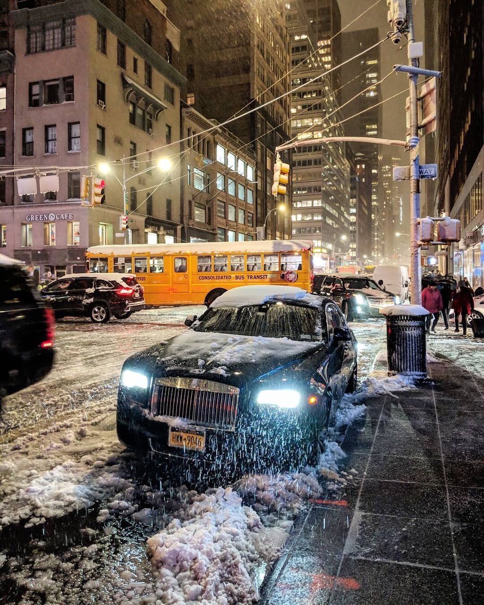 interiorporn_'s tweet photo. I want to spend Christmas in New York ️. #interior #interiordesign #goals #architecture #buildingdesign. https://t.co/WXffSJ5Zd3