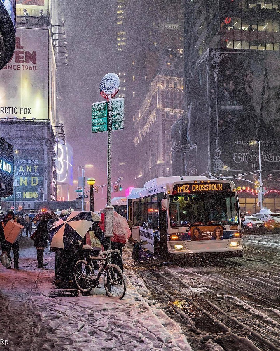 interiorporn_'s tweet photo. I want to spend Christmas in New York ️. #interior #interiordesign #goals #architecture #buildingdesign. https://t.co/WXffSJ5Zd3