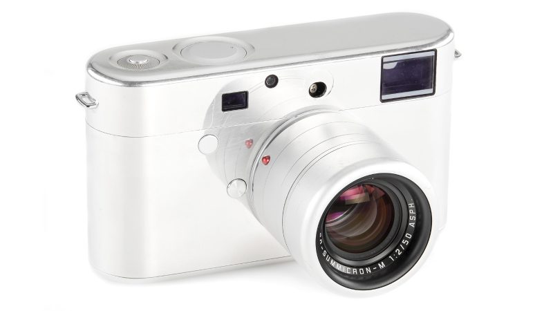 Leica Camera From Former Apple Designers Jony Ive and Mark Newson Heading to Auction macrumors.com/2021/03/29/lei… by @hartleycharlton