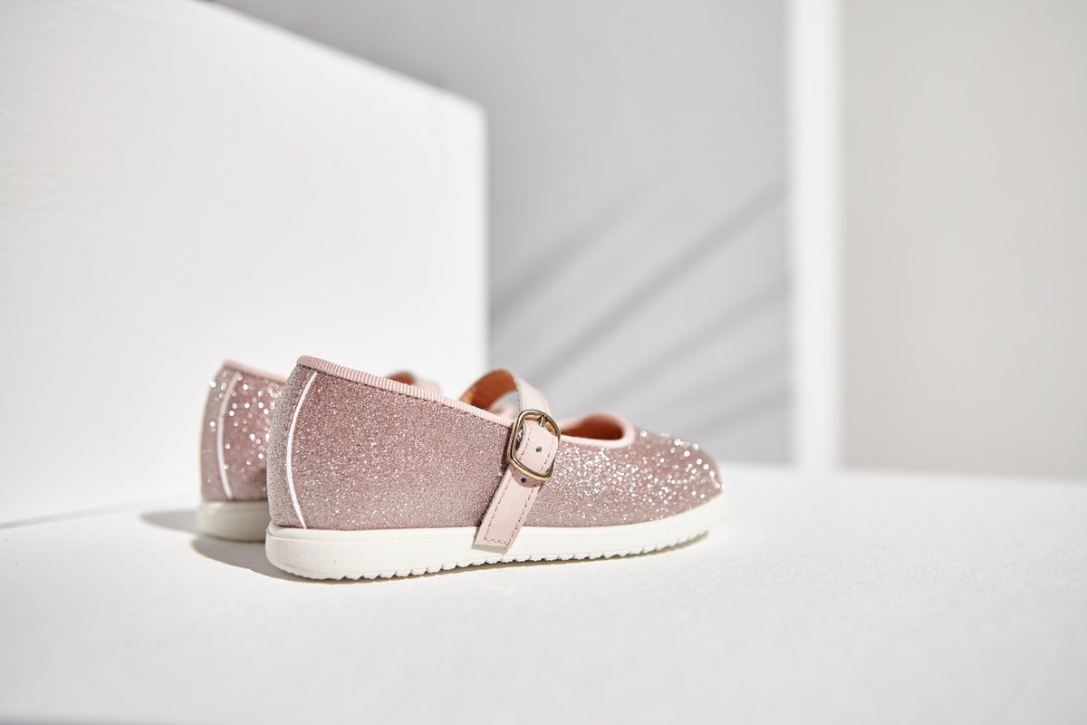 Claryshoes's tweet photo. Dream, Sparkle &amp; Shine https://t.co/CJ7fN5FrnS