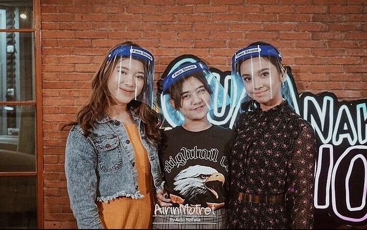 yeahManzt's tweet photo. When Ziva Magnolya said ; 
"Mau kemana hubungan kita ,sudah Tak jelas tujuan kita"
When Tiara Andini Said : 
"Kau bukan Cinta pertama ku namun Aku berharap Mulai hari ini saat ini engkau Cinta Aku " 
When lyodra Ginting said :
"Ingat selalu hati kita satu"
#SuperGirlsComeBack https://t.co/q3erBv6Dqz