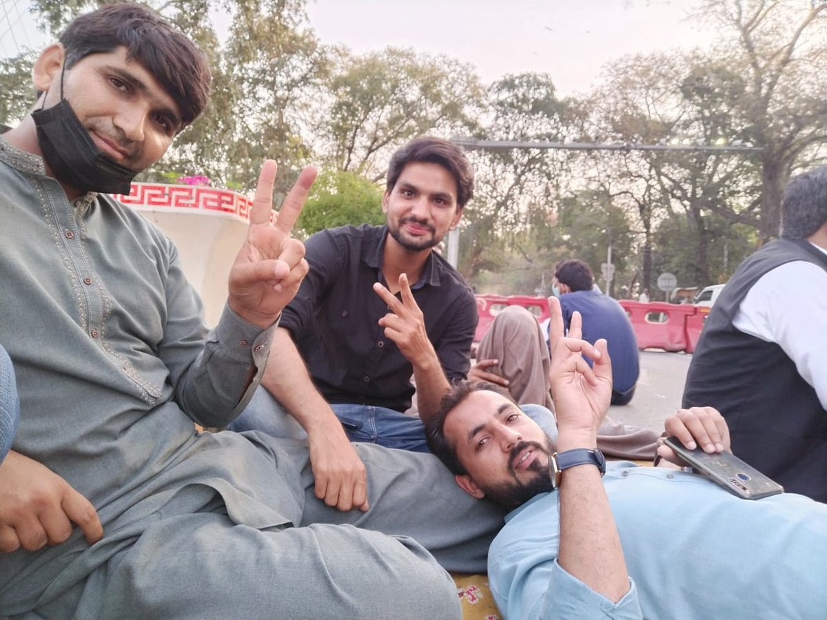 waqaralibutt_'s tweet photo. لاہور دھرنا گیارواں دن
#IStandWithTeachers
We want
#RegulariseSSEsAEOs
#RegularisationWithoutPPSC https://t.co/UejwsWIfmP