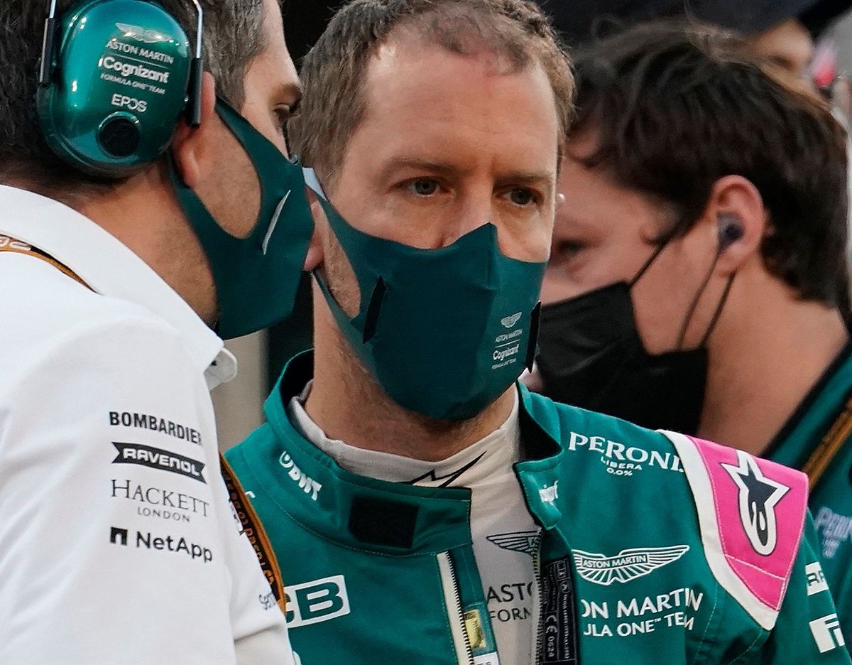 Seb_VettelFan's tweet photo. #BahrainGP 📸 photos 

#sebastianvettel #vettel #formula1 #f1 #AstonMartin https://t.co/rLFn1cYYu8