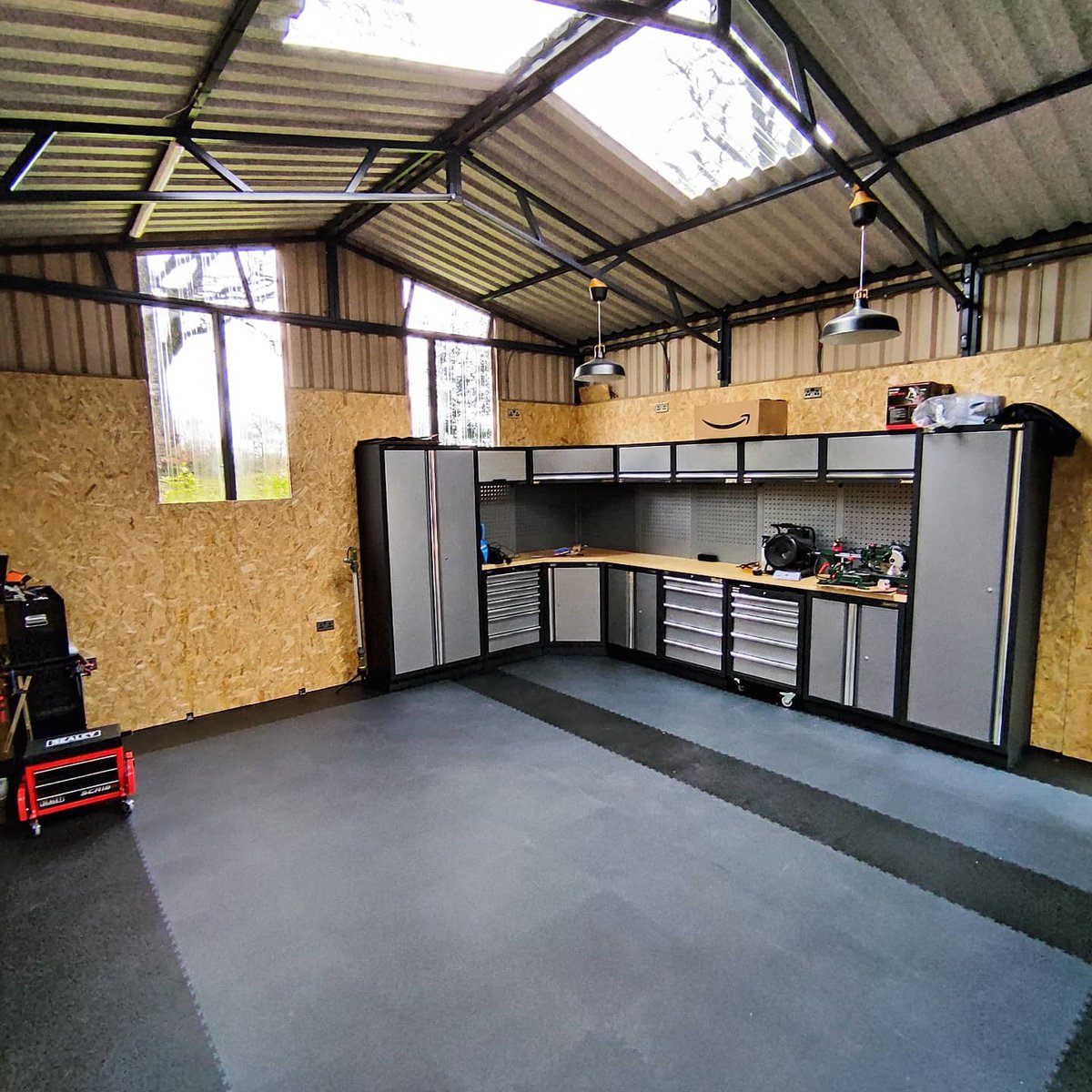 RS_Industrial's tweet photo. Some pictures of a garage project that one of our customers has kindly sent us. We love it!
#modularstorage #sealey #garagestorage https://t.co/XmRWNRTeCu